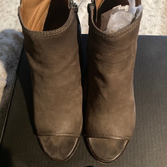 FRYE® Women Frye Danica Grey Peep Toe Booties 9M